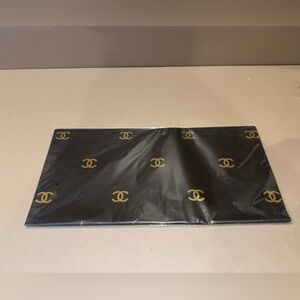 Black and gold luxury-inspired floral wrapping paper